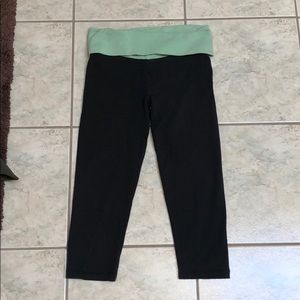 Women’s pink Capri yoga pants